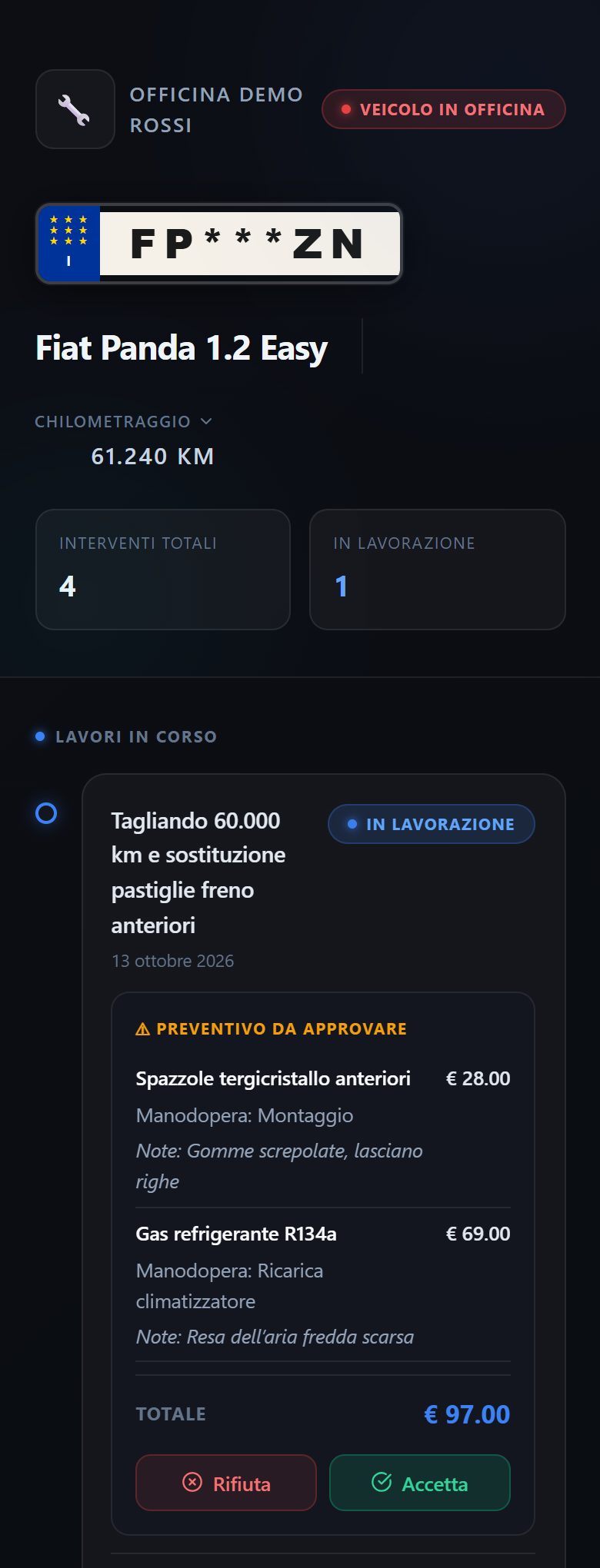 Il portale cliente aperto dal telefono: officina, targa mascherata, Fiat Panda, chilometraggio, il lavoro in corso e un preventivo da approvare con i pulsanti Accetta e Rifiuta.